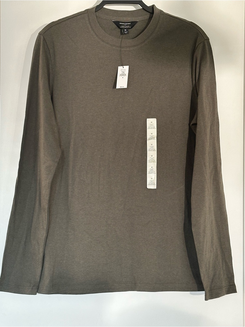 LUXURY-TOUCH LONG-SLEEVE T-SHIRT (Size M)